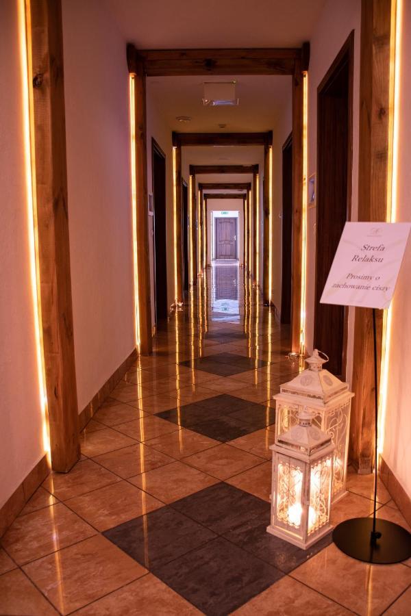 Dwor Czarneckiego Hotell Porosły Exteriör bild