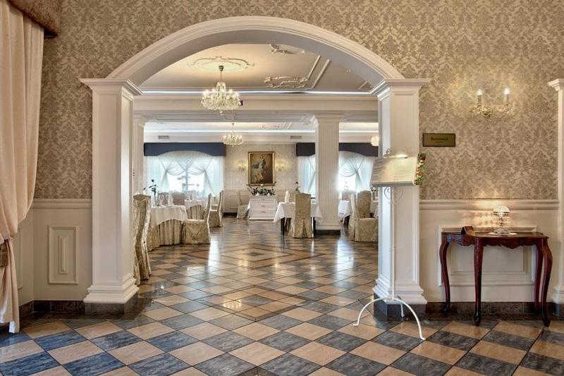 Dwor Czarneckiego Hotell Porosły Exteriör bild