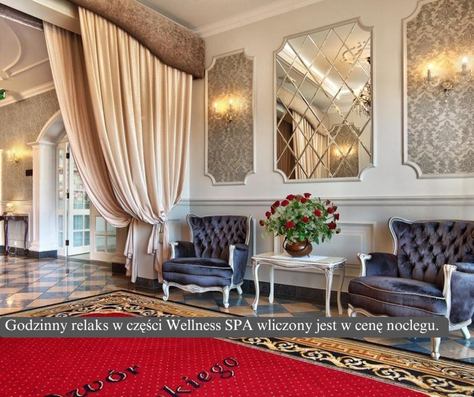 Dwor Czarneckiego Hotell Porosły Exteriör bild
