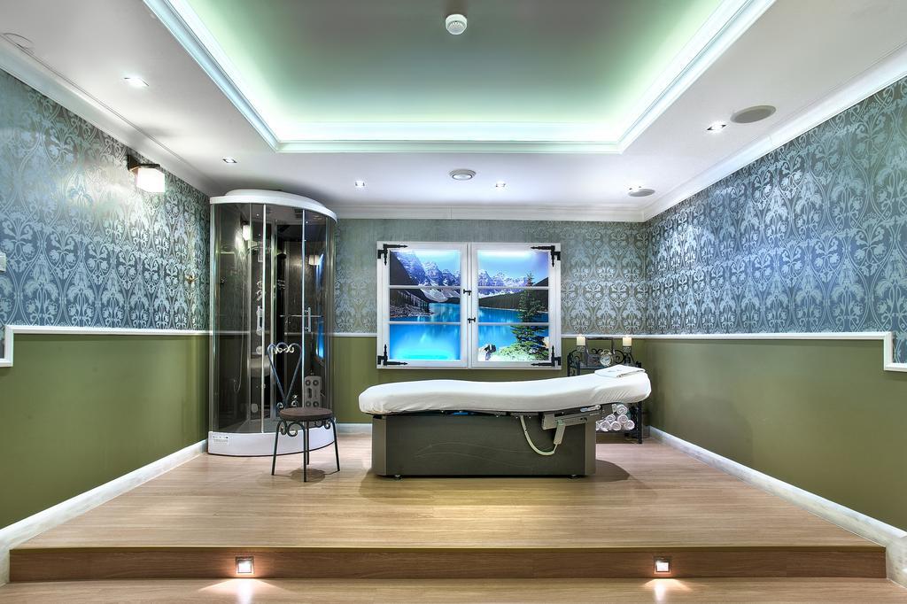 Dwor Czarneckiego Hotell Porosły Exteriör bild