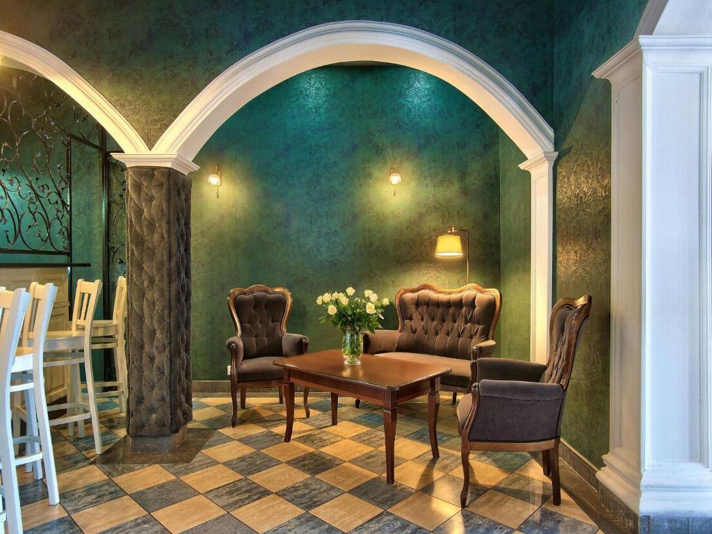 Dwor Czarneckiego Hotell Porosły Exteriör bild