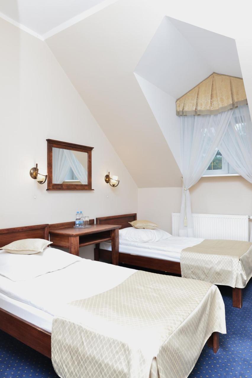 Dwor Czarneckiego Hotell Porosły Exteriör bild