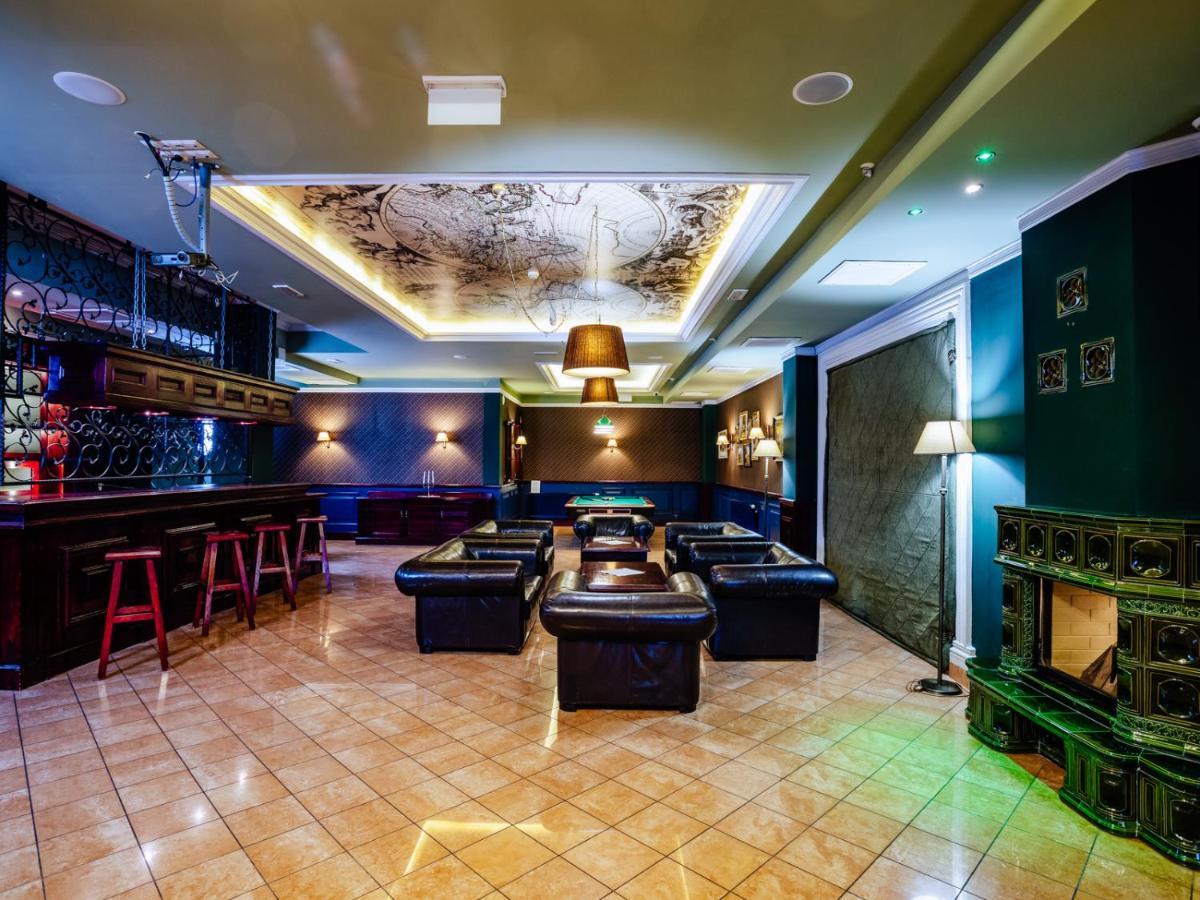 Dwor Czarneckiego Hotell Porosły Exteriör bild