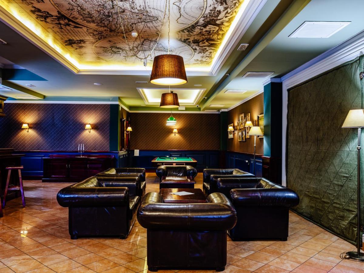 Dwor Czarneckiego Hotell Porosły Exteriör bild
